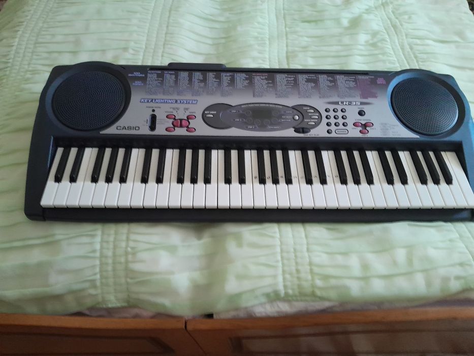 Set instrumente muzicale (orgă electronică + chitară acustică)