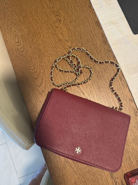 Tory Burch small burgundy bag, strap adjustable