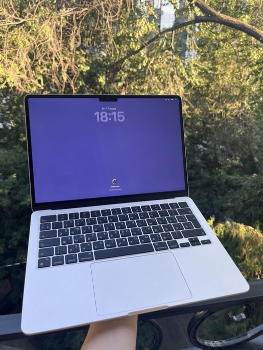 Macbook Air M2, 8/256гб, Starlight