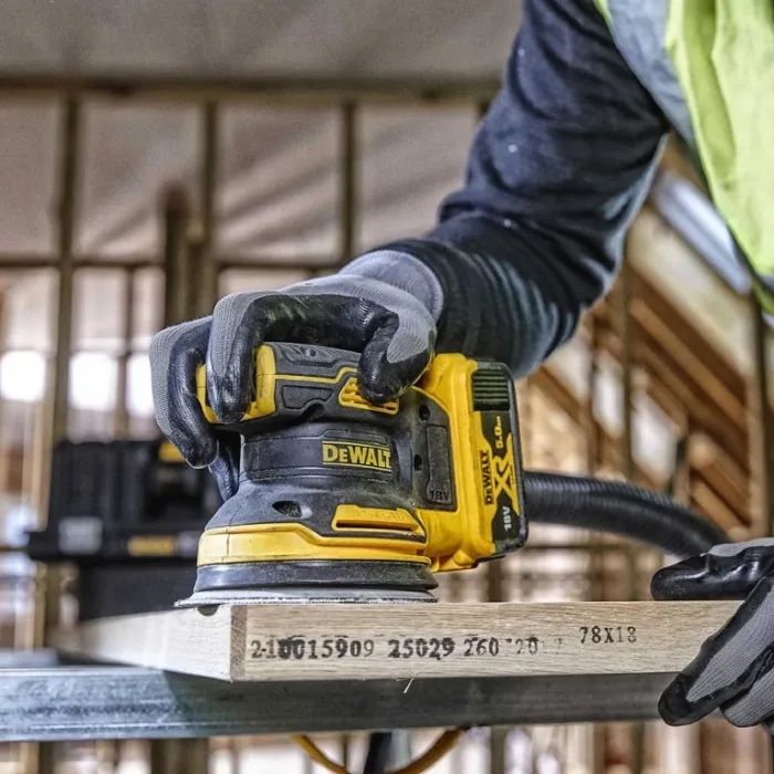 Ексцентър Шлайф с плавно регулиране DeWALT DCW210N 18V Brushless
