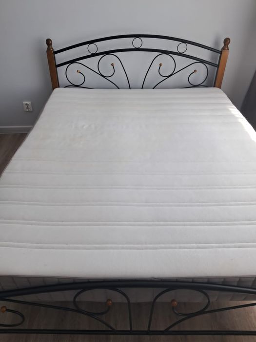 продам кровать с матрасом ikea
