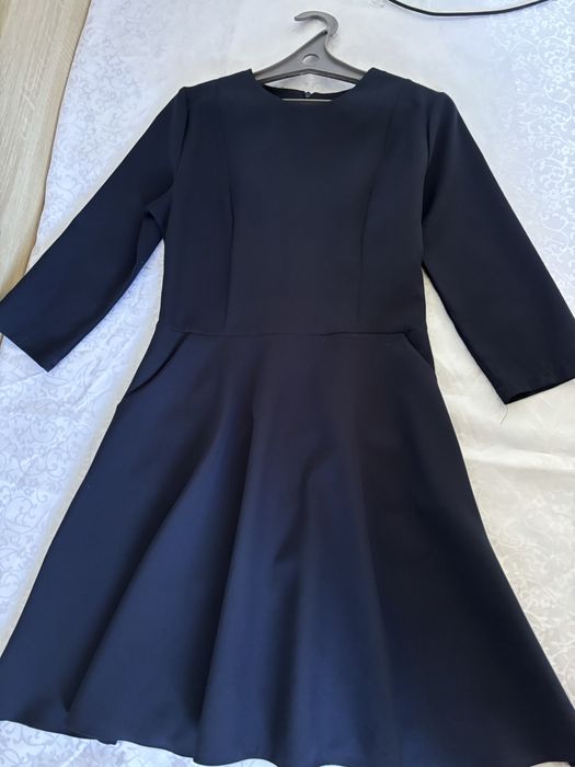 Темно-синяя школьная форма для выпускниц