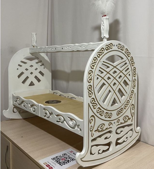 Бесік и стульчик для кормления