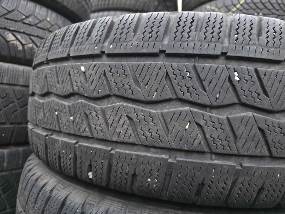 2бр Зимни гуми за бус 235 65 16 С - Hankook