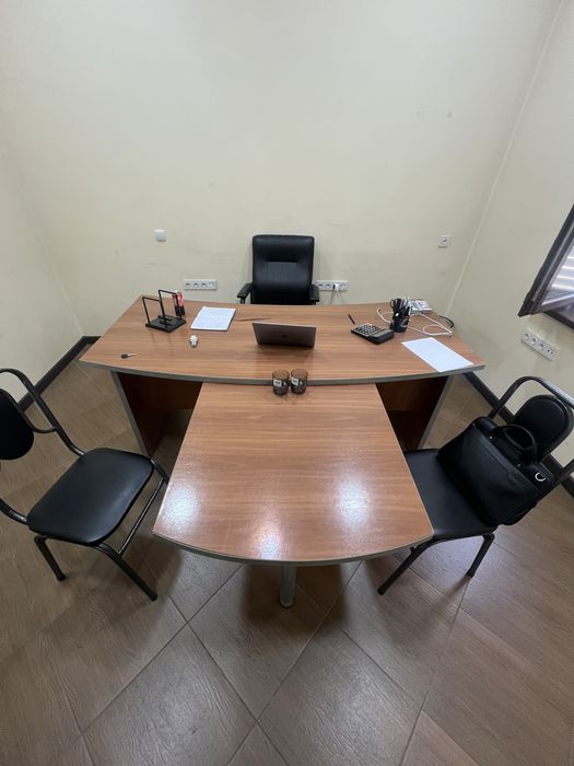 Ofisniu stol stul sotiladi