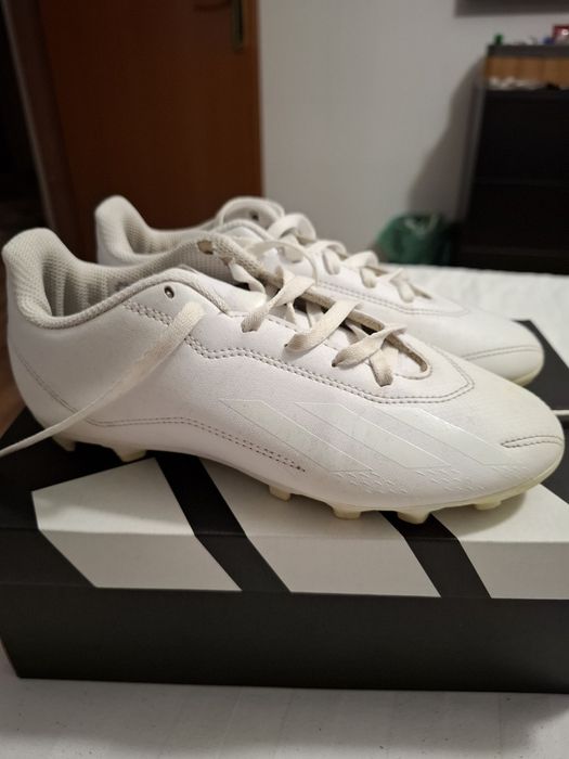 Ghete fotbal, Adidas, iarba