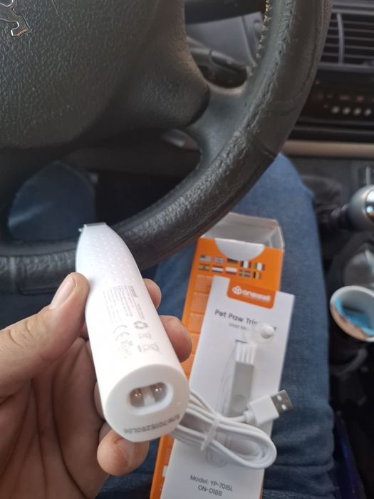 Aparat de tuns lăbuțe/urechi câini și pisici Oneisall YP-7015L cu LED, Nou