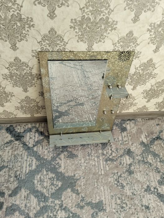 Продам зеркало, размер 70 на 50