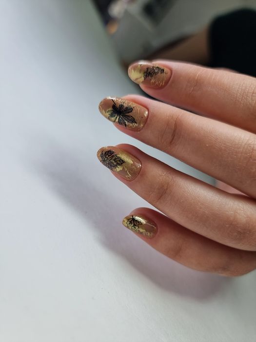 Маникюр и педикюр