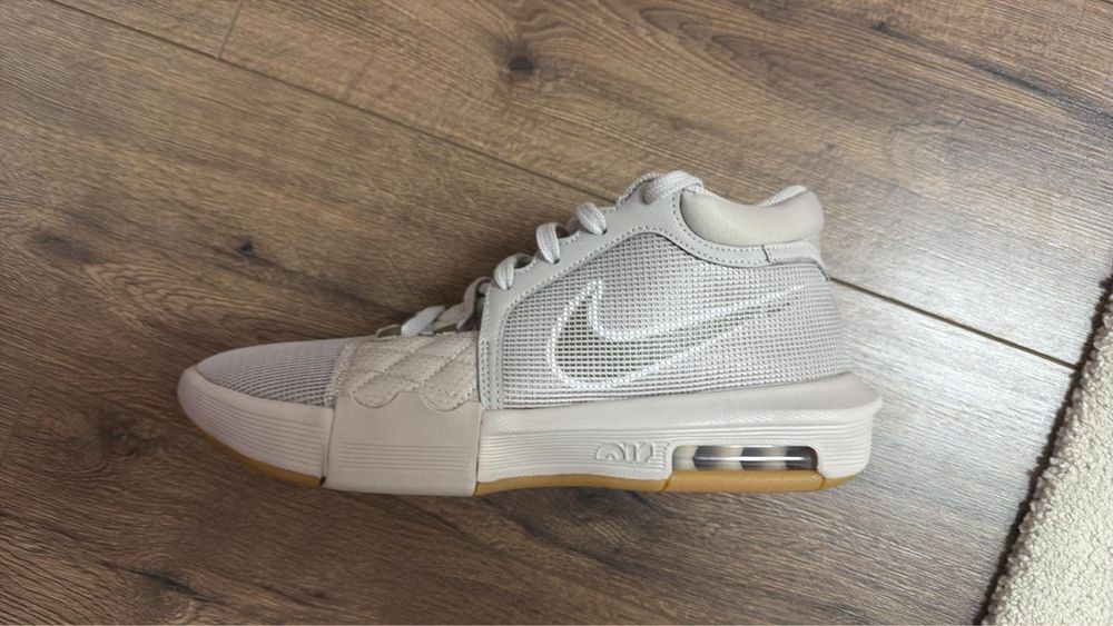 Продавам Nike LeBron Witness 8