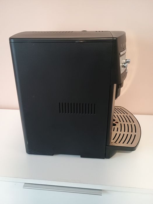 Автоматична кафемашина DeLonghi Magnifica ESAM3000.B.