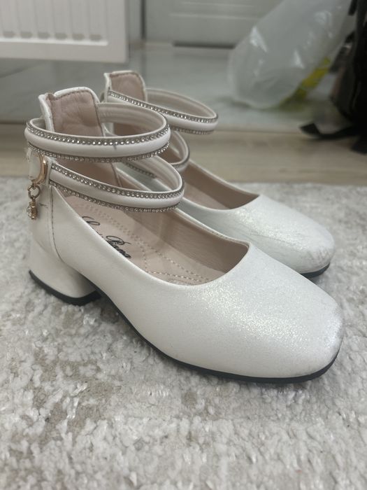 Продам туфельки для девочек