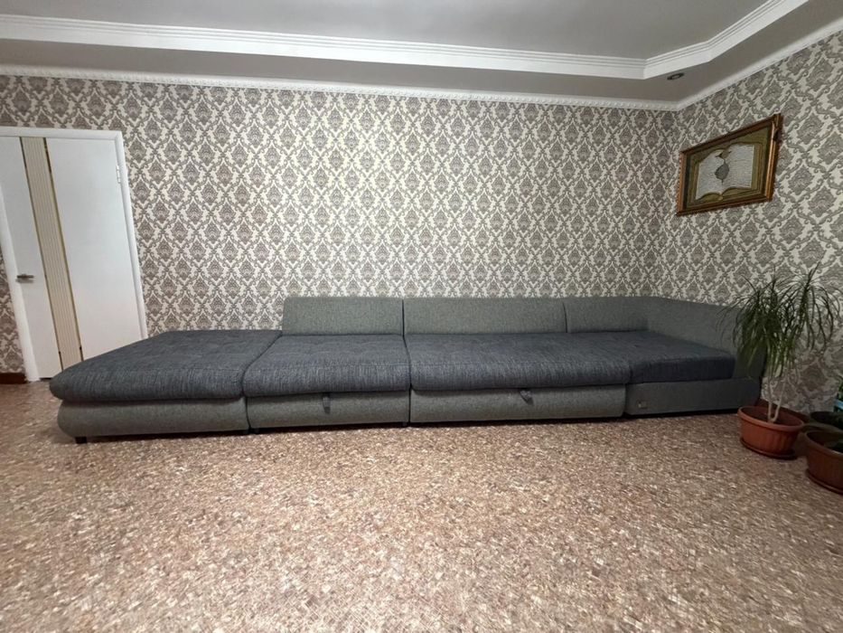 Современный диван сатылады.