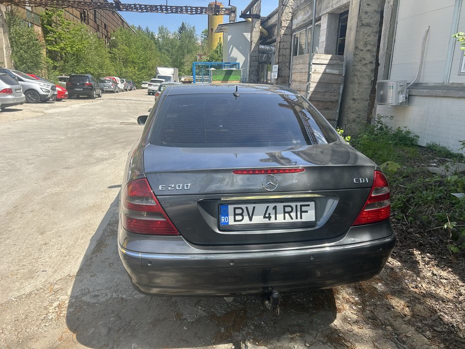 Mercedes E200 W211
