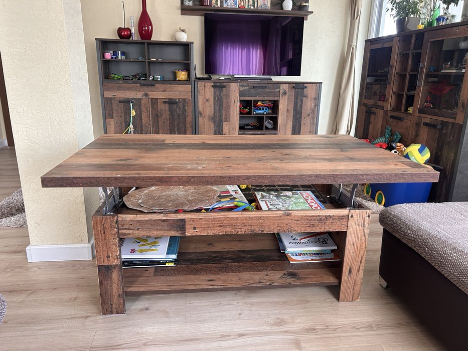 П-образен диван и холна маса