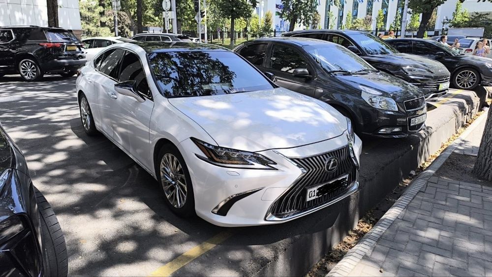 Автомашина Lexus 350