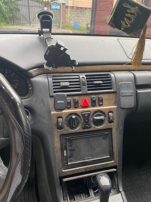 Мерседес Е 320 продаю