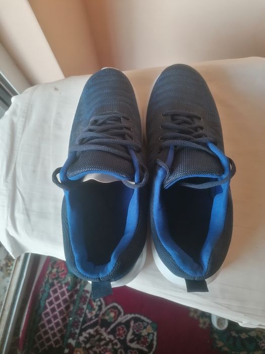 Adidași ușori UK