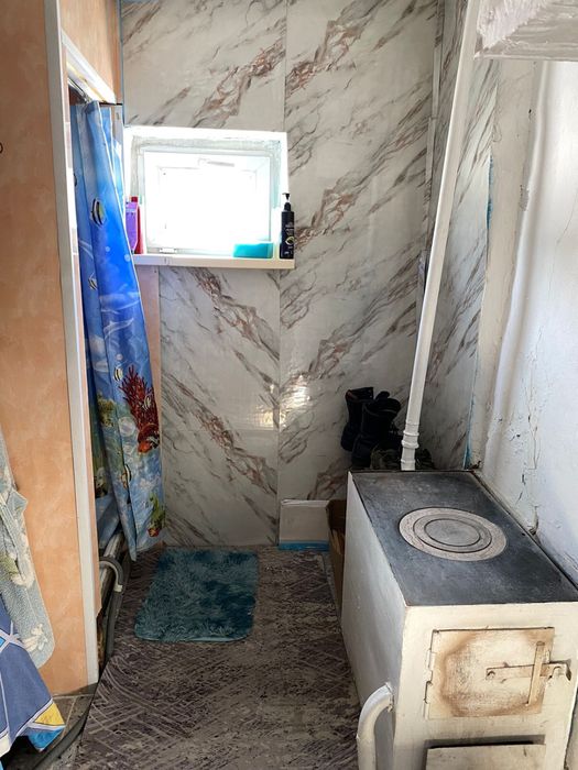 Продам дом из 3-х комнат, кирпичный