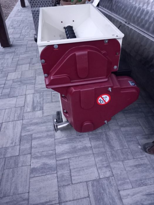 Zdrobitor cu desciorchinator electric