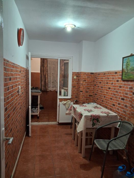 Închiriez Garsoniera