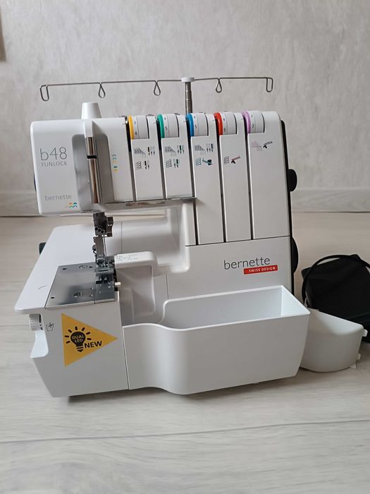 Коверлок Bernette b48