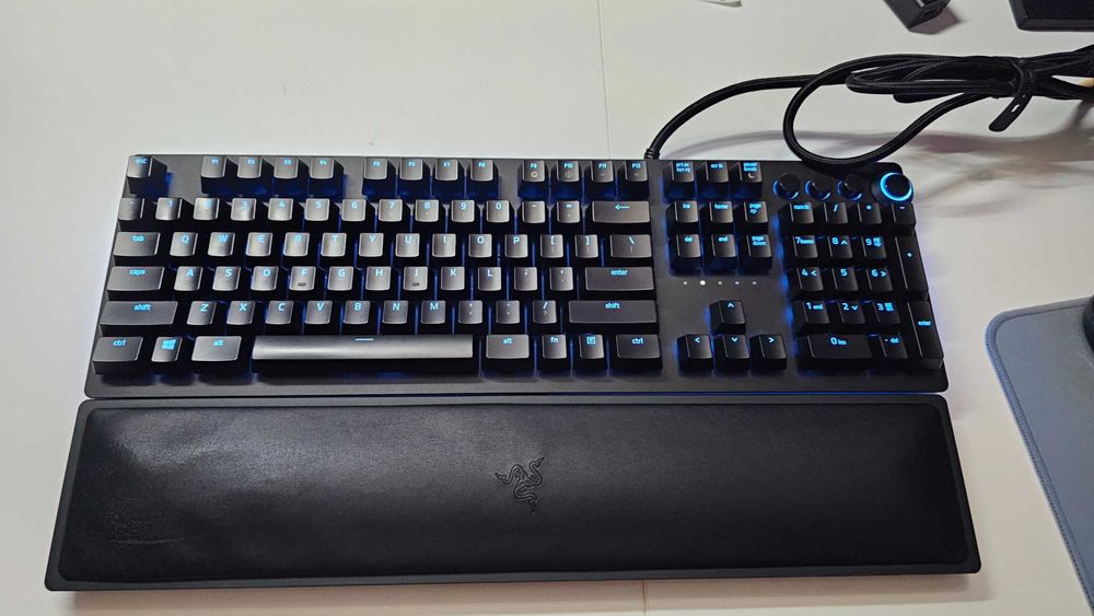 Tastatura gaming mecanica Razer Elite RGB, switch optic clicky