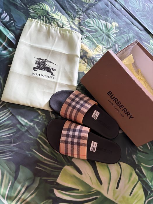 Papuci Burberry