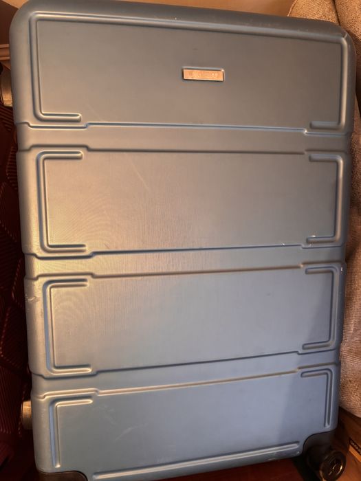 Чемоданы дорожные