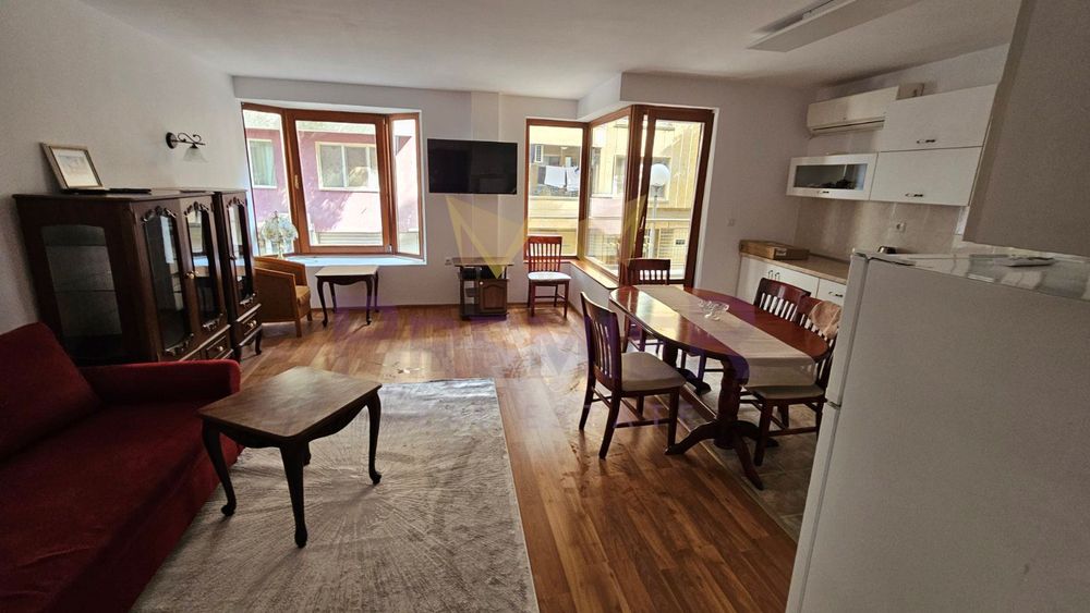 Дава се под наем Тристаен апартамент в Варна, Гръцка махала - 90 кв.м за 867 € - Снимка #1