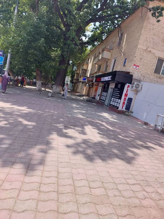 Uy sotiladi 1 hona manzil mirzo uluģbek ttz 2 navroz bozor oldida