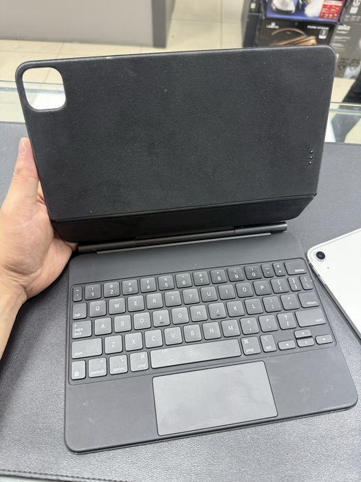 iPad Air 11 (4th Generation) Wi Fi + Cellaur