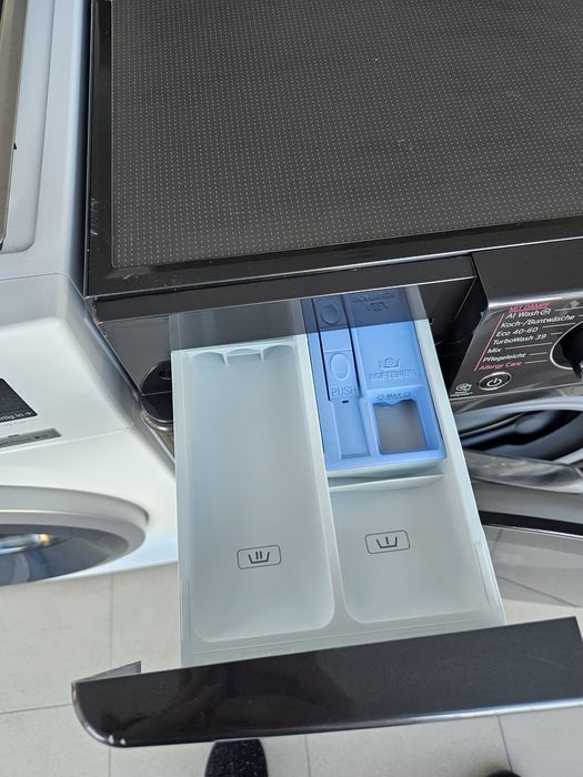 Комбинирана пералня със сушилня LG ThinQ