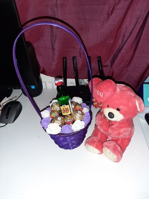 Cos cu flori și jucarie la alegere