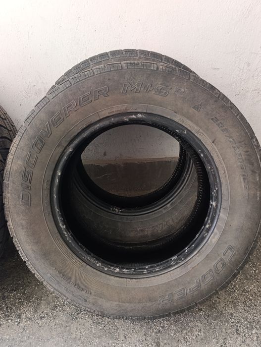 225 70 16 Cooper Discovery