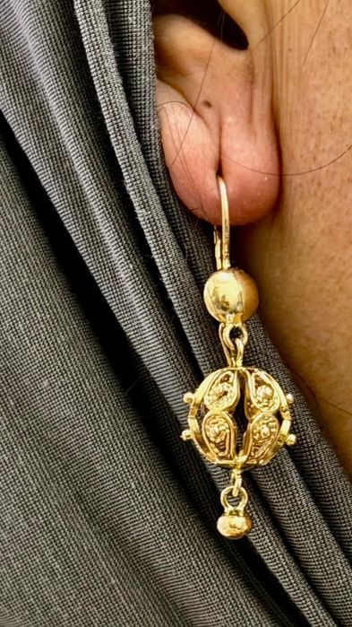 Золотые весячии серги 9 грамм