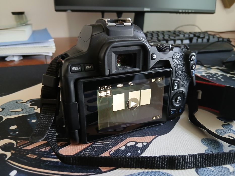 Canon EOS 250D фотоаппарат