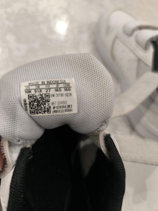 Продавам детски обувки 27 номер