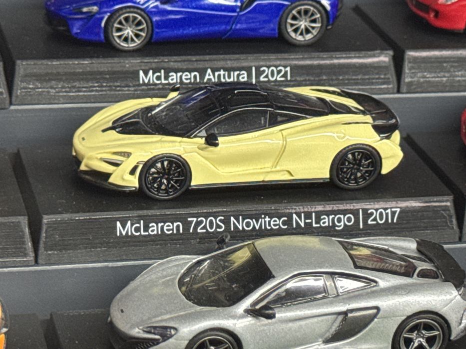 Machete auto scara 1:64