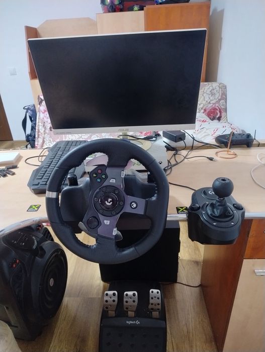 Vând Xbox cu volan Logitech 920
