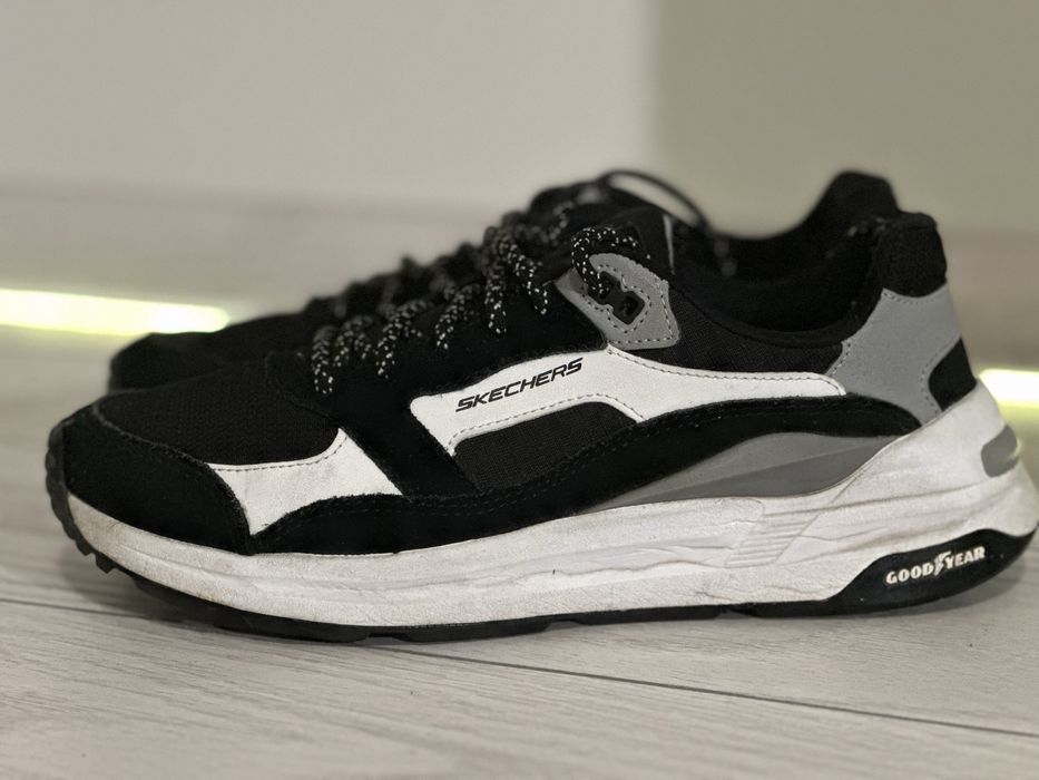 Skechers обувки в черен цвят
