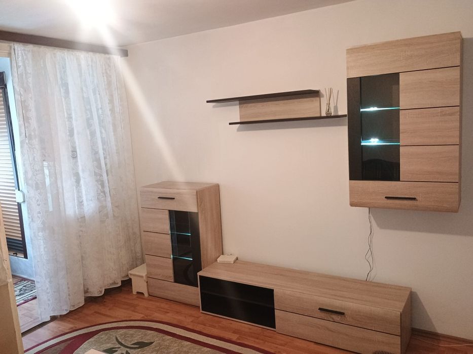 Ofer spre închiriere garsoniera zona centrala