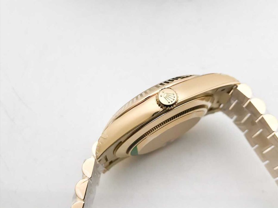 Rolex Day-Date 40mm Fluted Bezel Yellow Gold Roman Dial President – реални снимки