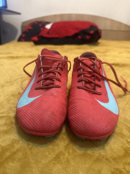 Ghete de fotbal Nike Mercurial