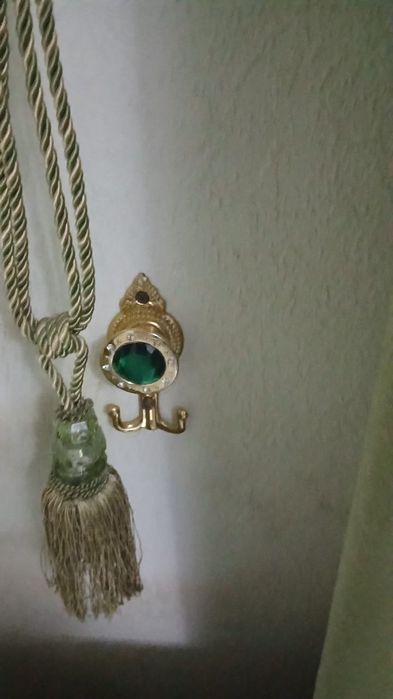 Parda sotiladi arzon