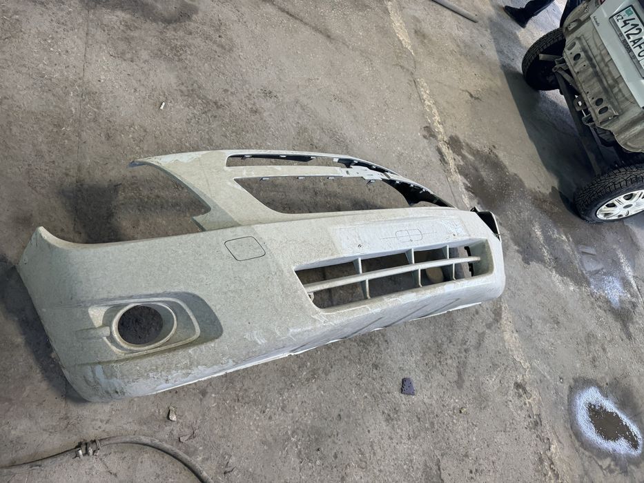 Продам бампер на кобальт