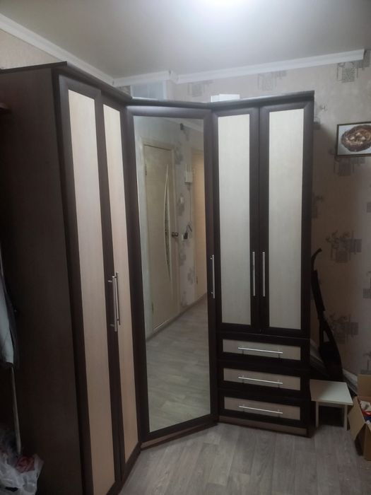 Продам в прихожую шкаф