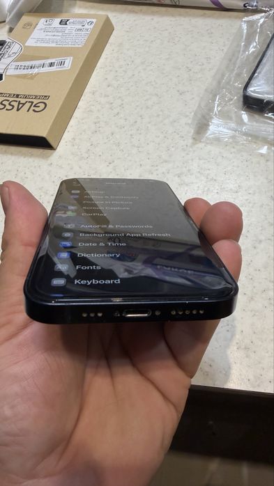 Продавам Iphone 13