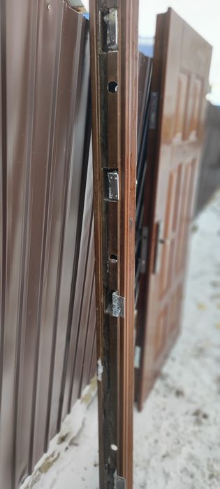 Продам входную дверь