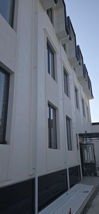 Продаётся 2 комнатная квартира в индивидуальном кирпичном доме.